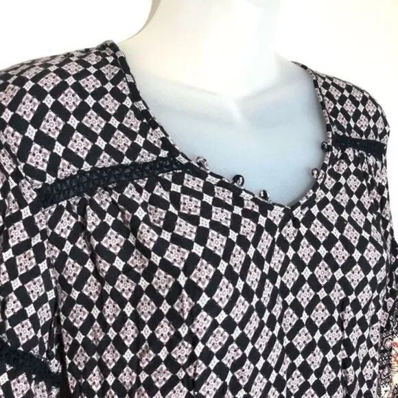 JAPNA BLACK/WHITE CROCET ACCENT HAND MADE IN INDIA 3/4 SLEEVE BLOUSE SMALL-EUC - Picture 2 of 9